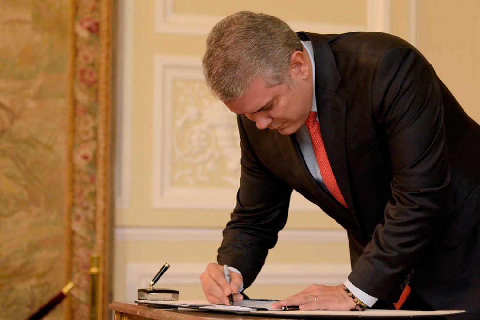 181001_07_FirmaDecretoDosisMinima_1800