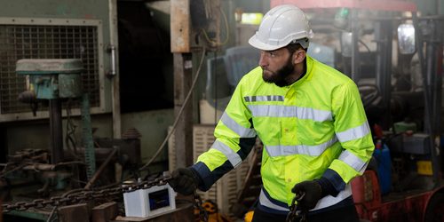 Engineer,Or,Mechanical,Engineer,In,Safety,Suit,Working,In,A